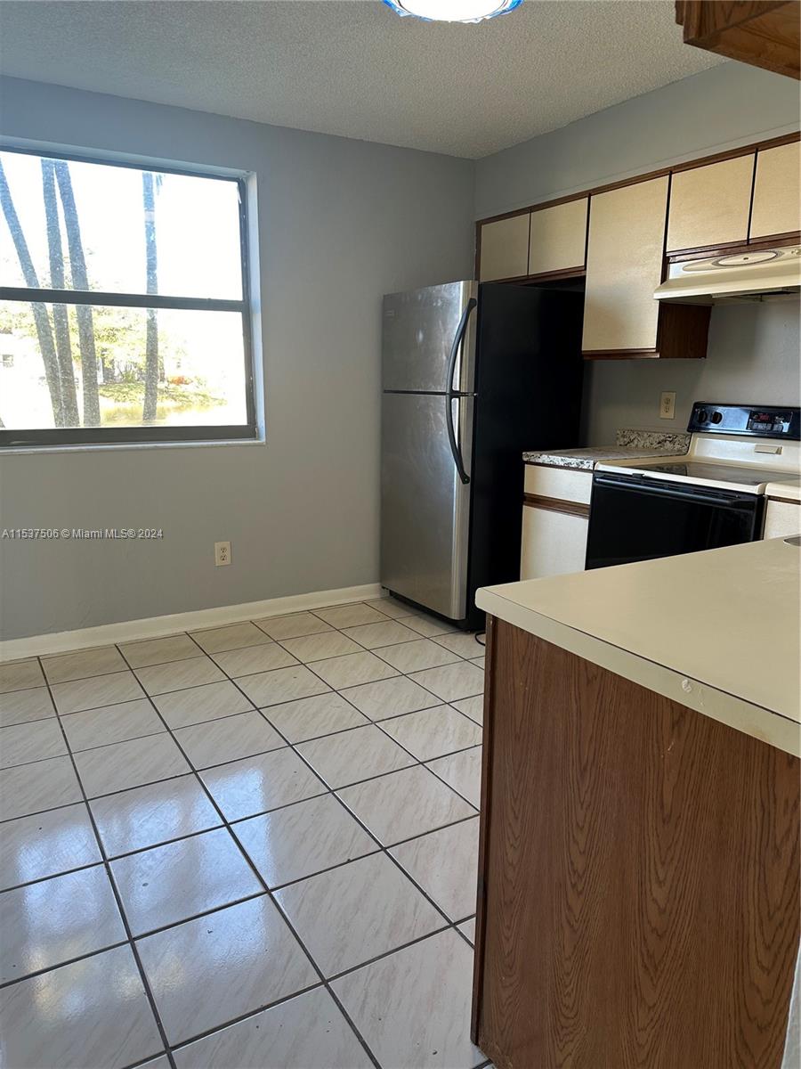 LAKESHORE CONDO I - Residential Lease