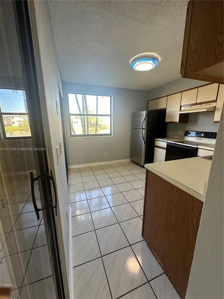 LAKESHORE CONDO I - Residential Lease