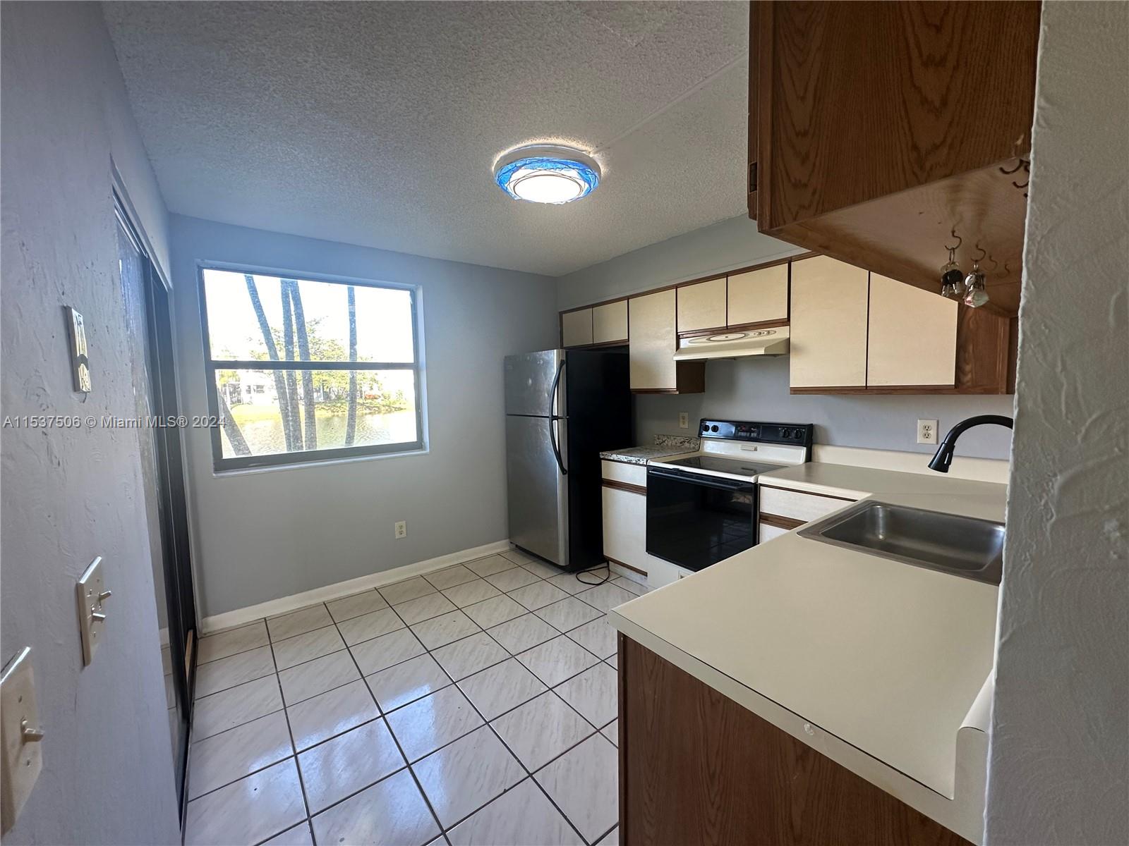 LAKESHORE CONDO I - Residential Lease