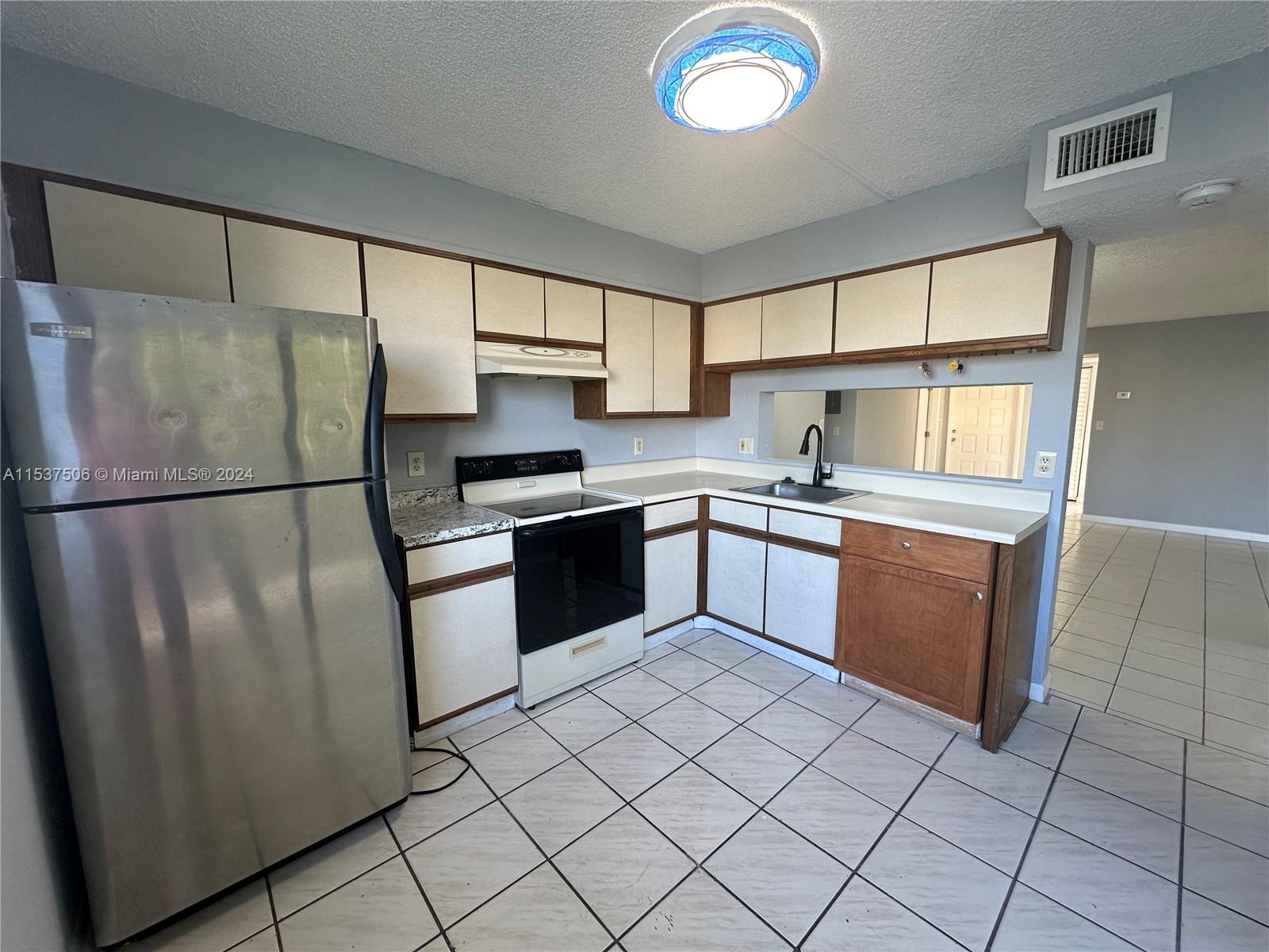 LAKESHORE CONDO I - Residential Lease