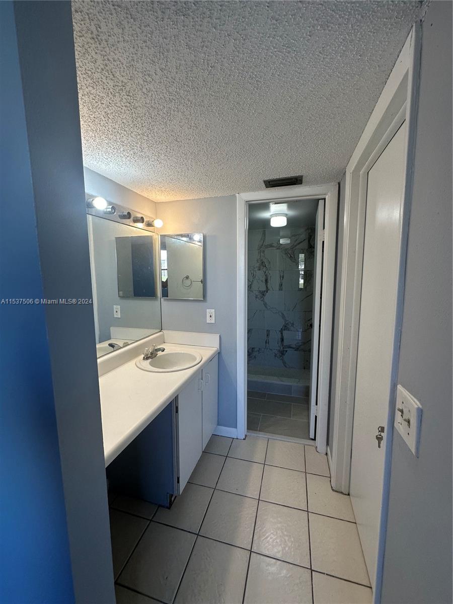 LAKESHORE CONDO I - Residential Lease