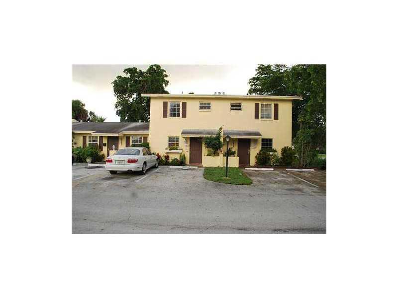 TOTALLY REDONE TOWNHOUSE. WATER,TRASH & SEWER INCLUDED IN RENT. WASHER/DRYER IN KITCHEN.PRIVATE PATIO FOR WEEKEND BBQ'S. SEE PICS.