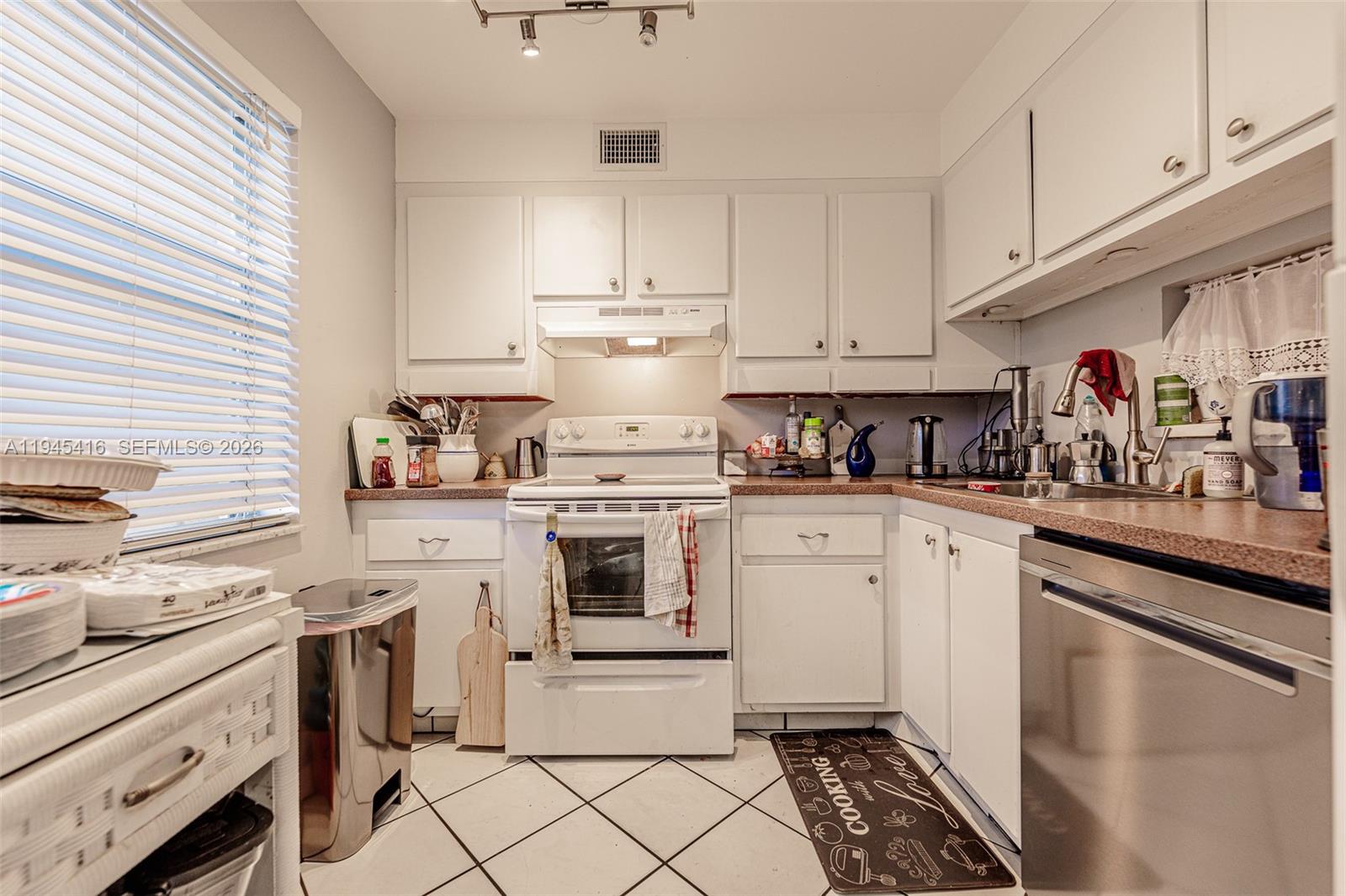 CYPRESS CHASE CONDO NO 8 - Residential