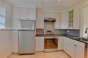 VILLAS AT MEADOW LAKES CO - Residential Lease