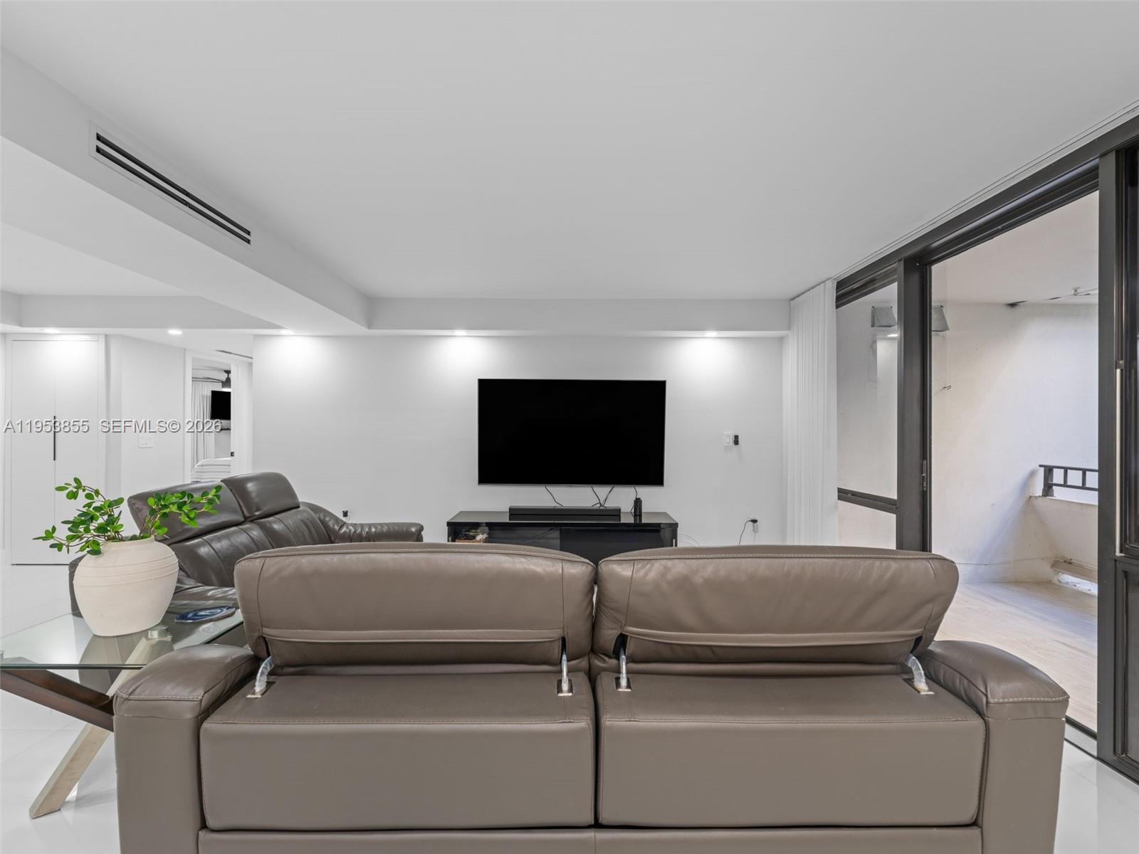 TOWERS OF KENDALE LAKES C - Residential