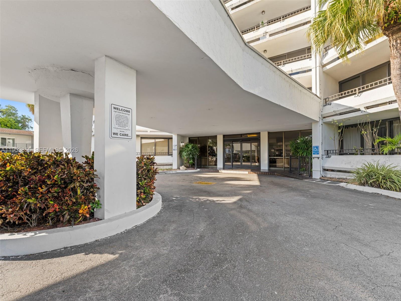 TOWERS OF KENDALE LAKES C - Residential