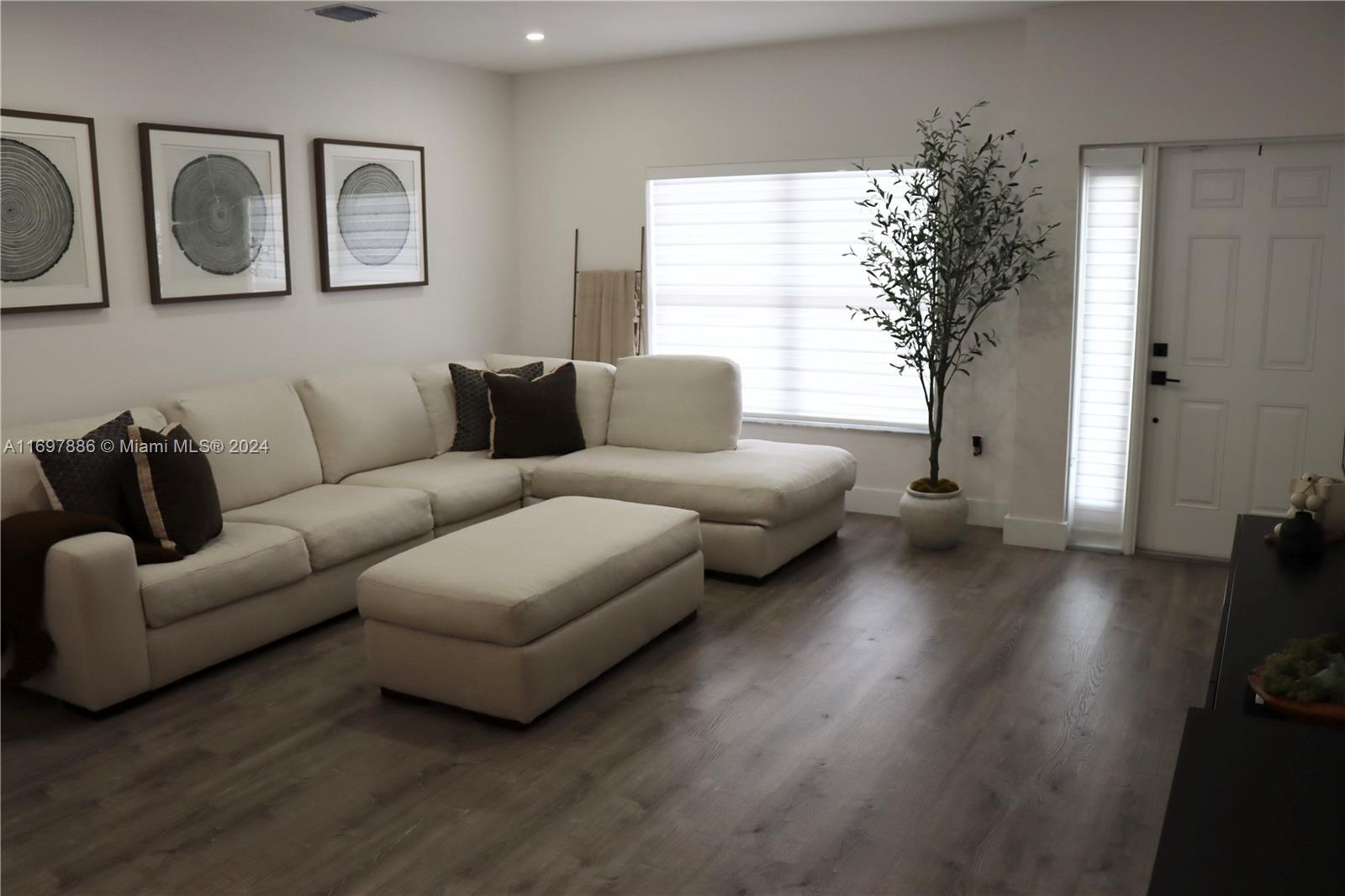 MILLENNIUM TOWNHOMES COND - Residential Lease