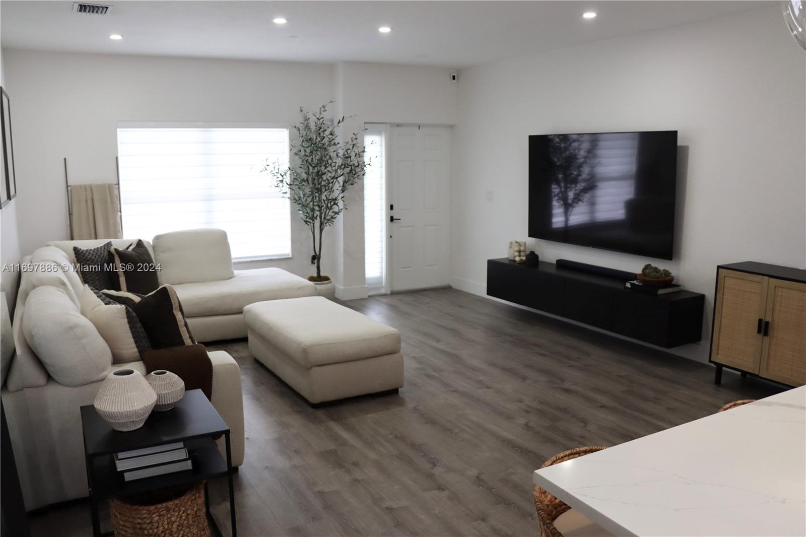 MILLENNIUM TOWNHOMES COND - Residential Lease