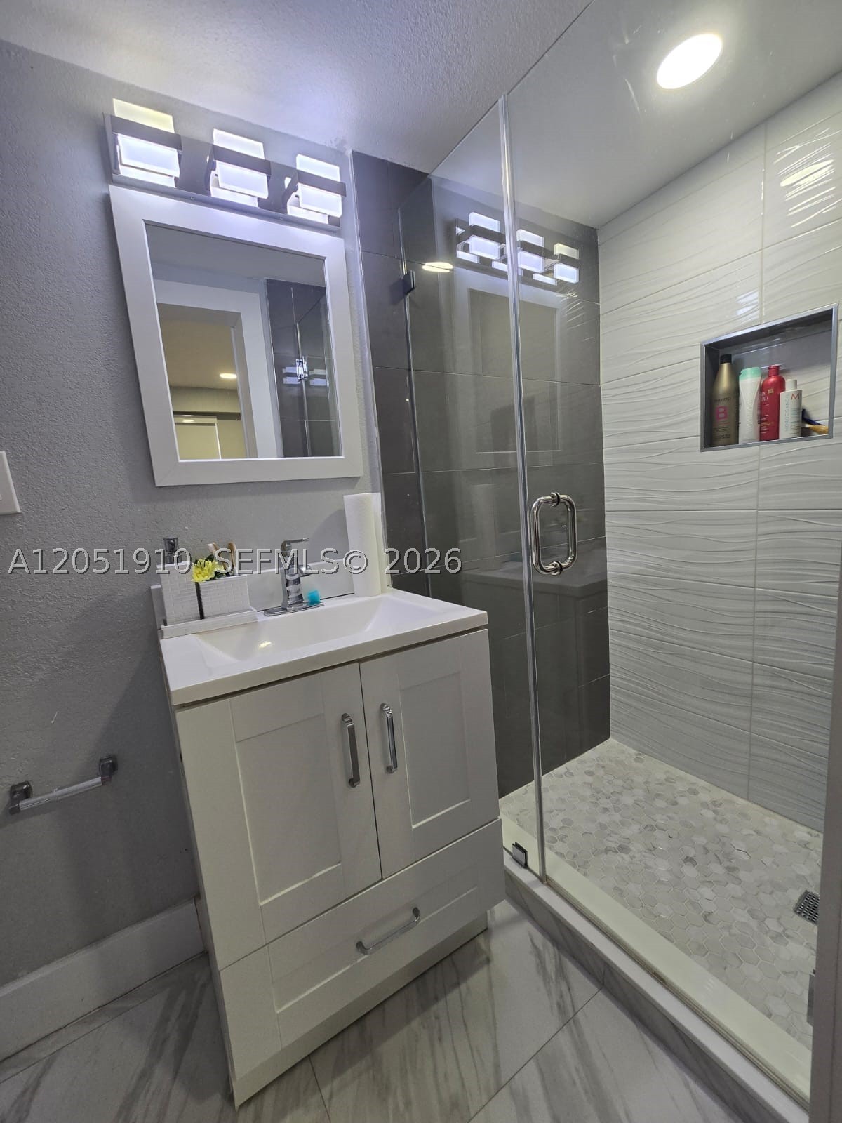 OAK RIDGE VILLAS SEC 1 RE - Residential Lease