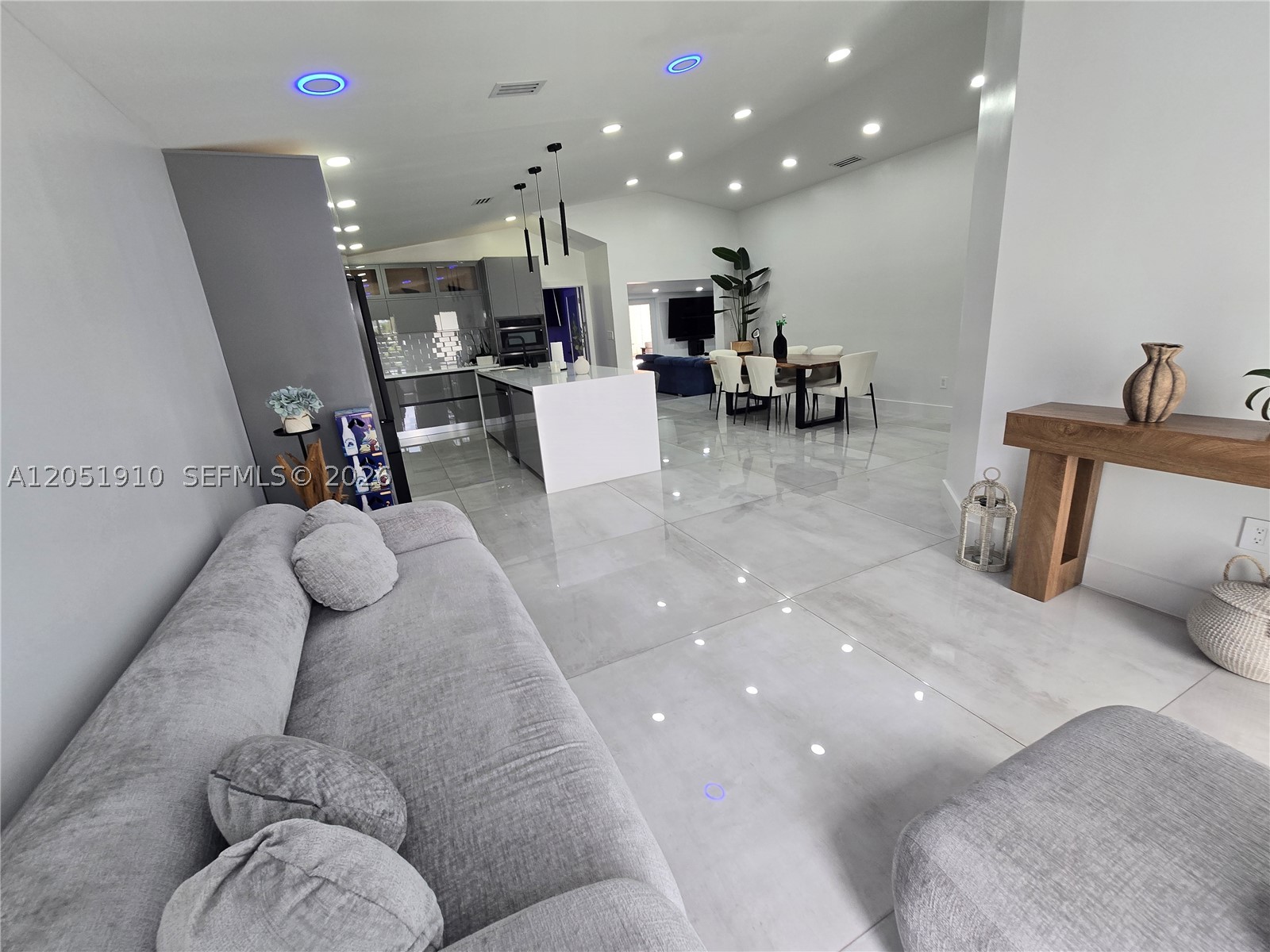 OAK RIDGE VILLAS SEC 1 RE - Residential Lease