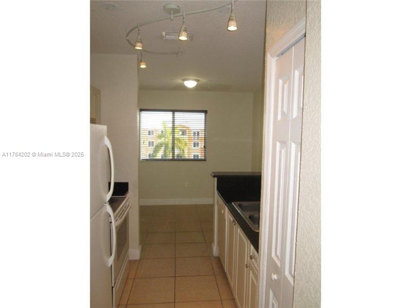 BREEZE OF GALLOWAY CONDO - Residential Lease