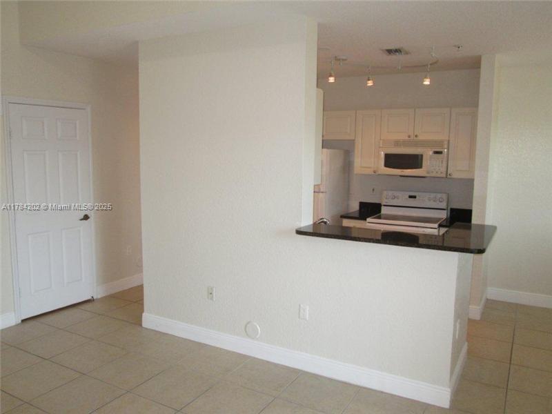 BREEZE OF GALLOWAY CONDO - Residential Lease