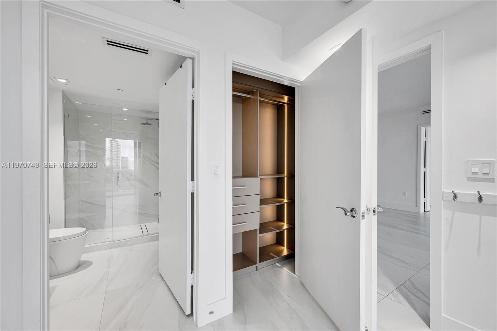 BEACH CLUB ONE - Residential