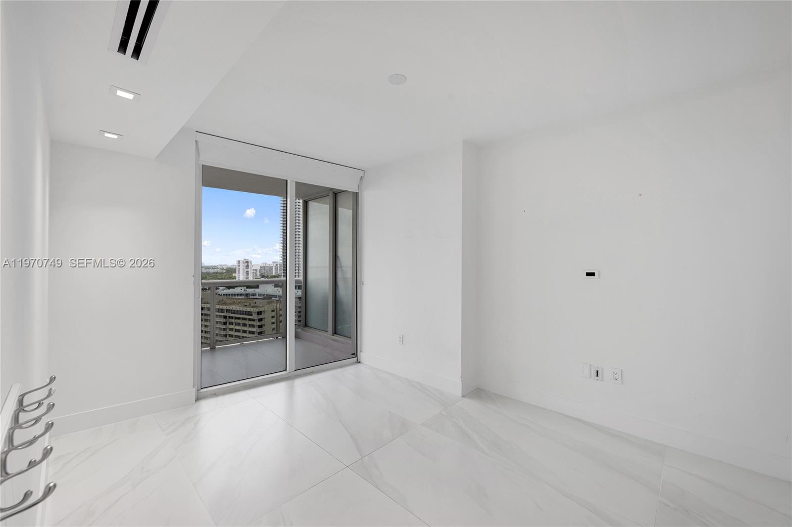 BEACH CLUB ONE - Residential