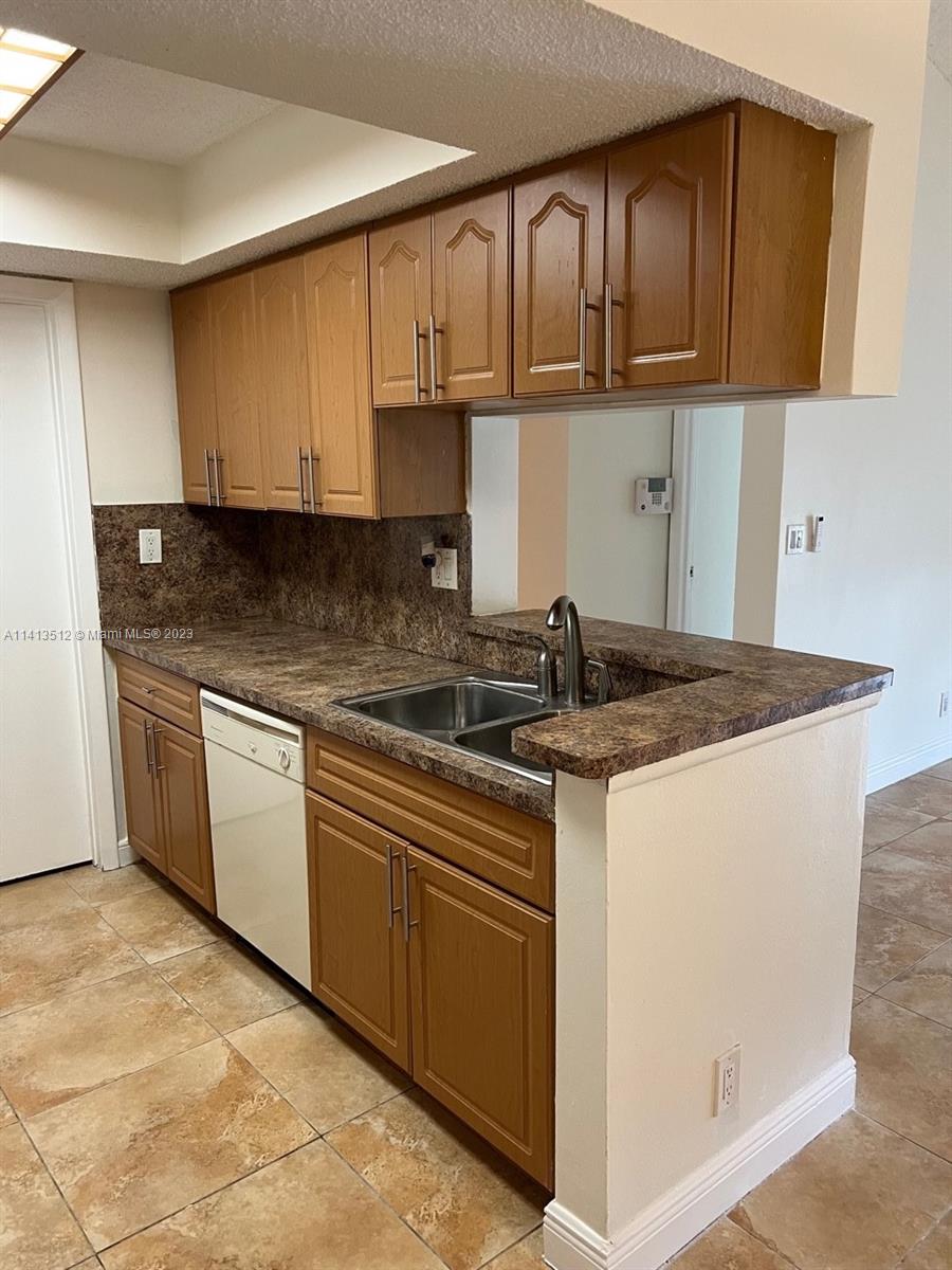 SUN VISTA GARDENS CONDO - Residential Lease