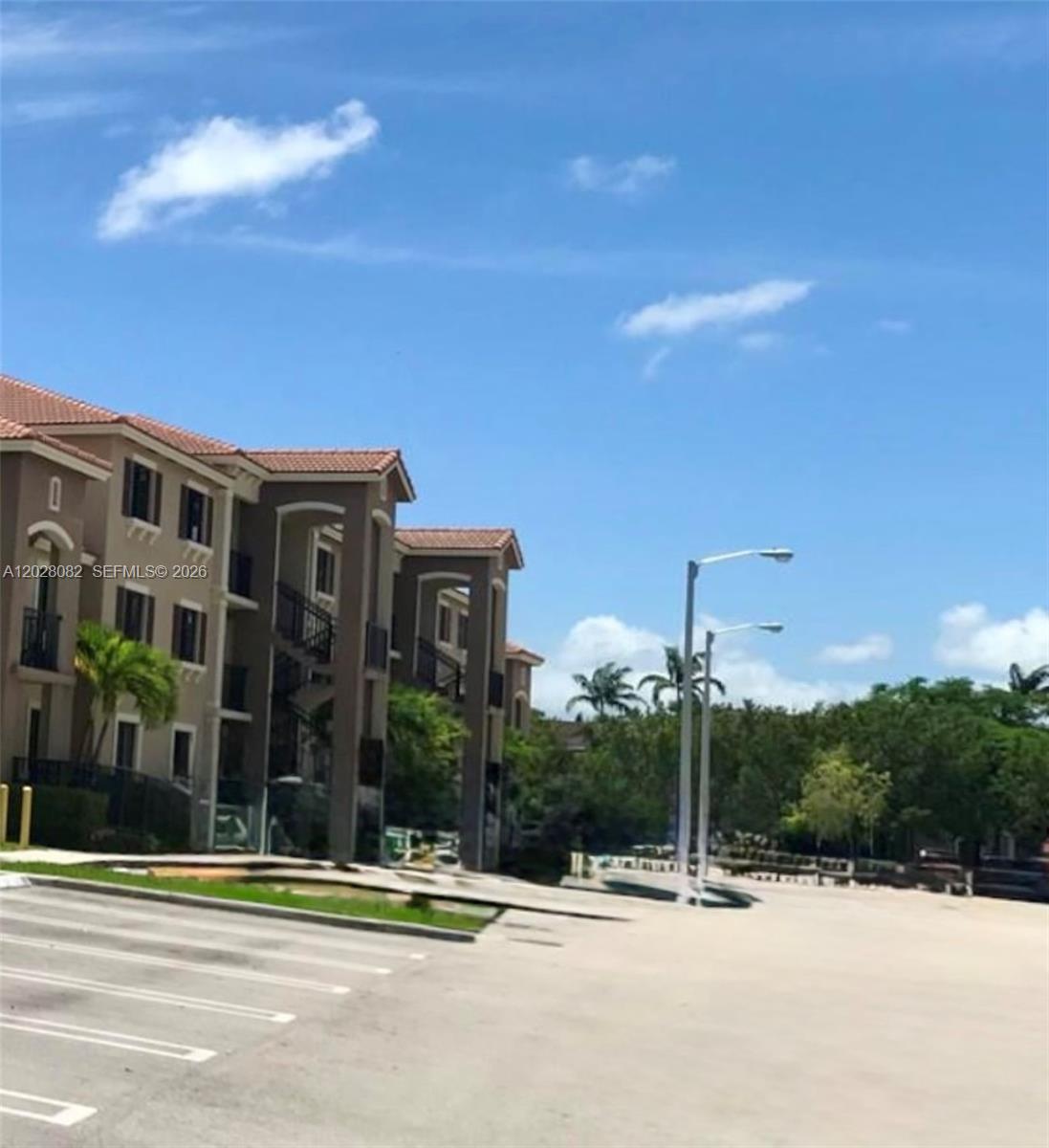 THE COURTS AT BAYSHORE II - Residential