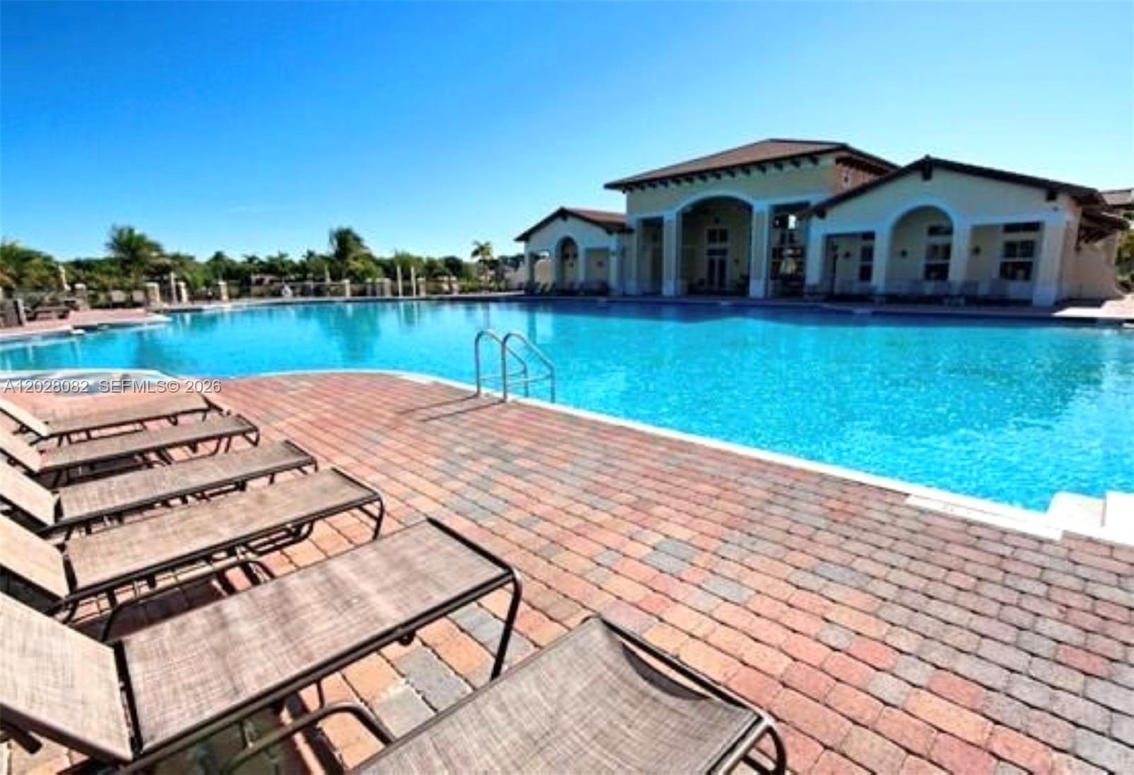 THE COURTS AT BAYSHORE II - Residential
