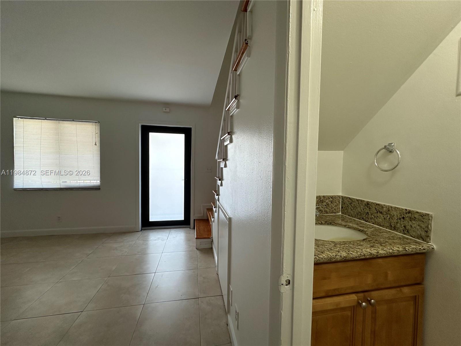 HIGHLAND ESTATES - Residential Lease