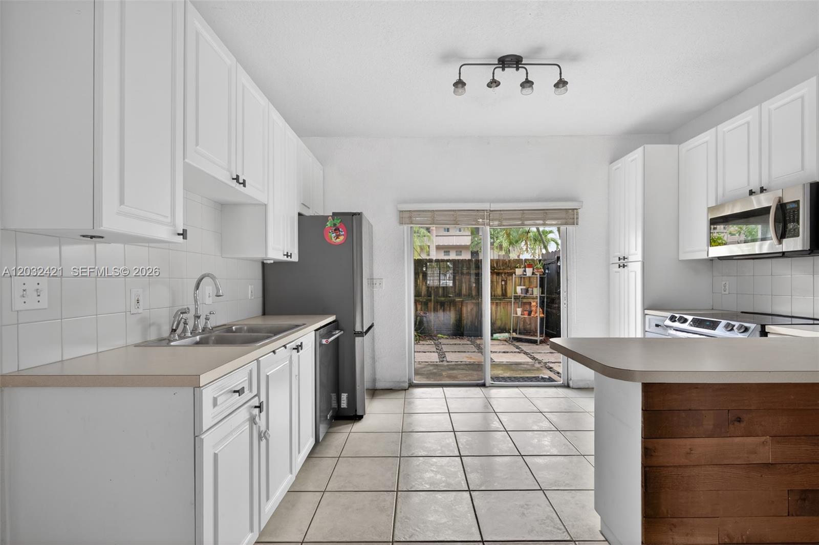 WASHINGTON PALMS CONDO - Residential Lease