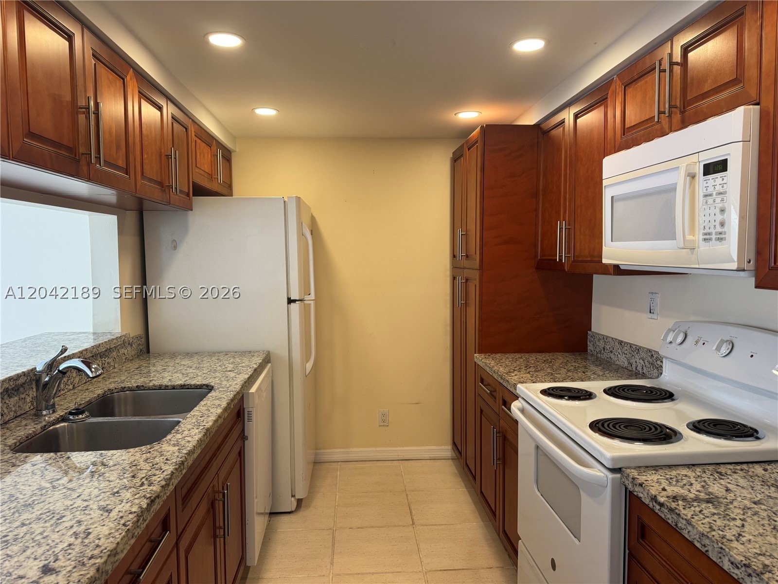 LEEWARD POINT CONDO - Residential Lease