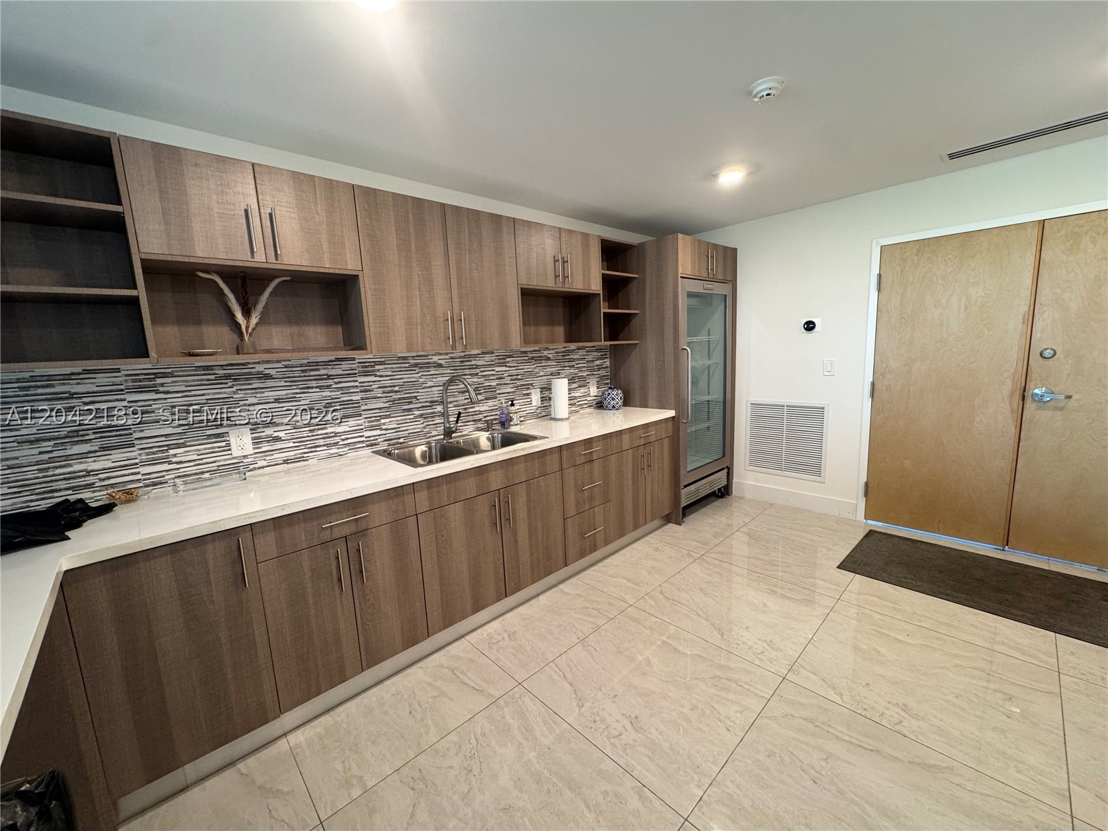 LEEWARD POINT CONDO - Residential Lease