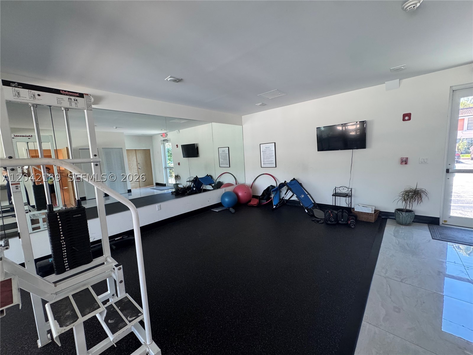 LEEWARD POINT CONDO - Residential Lease