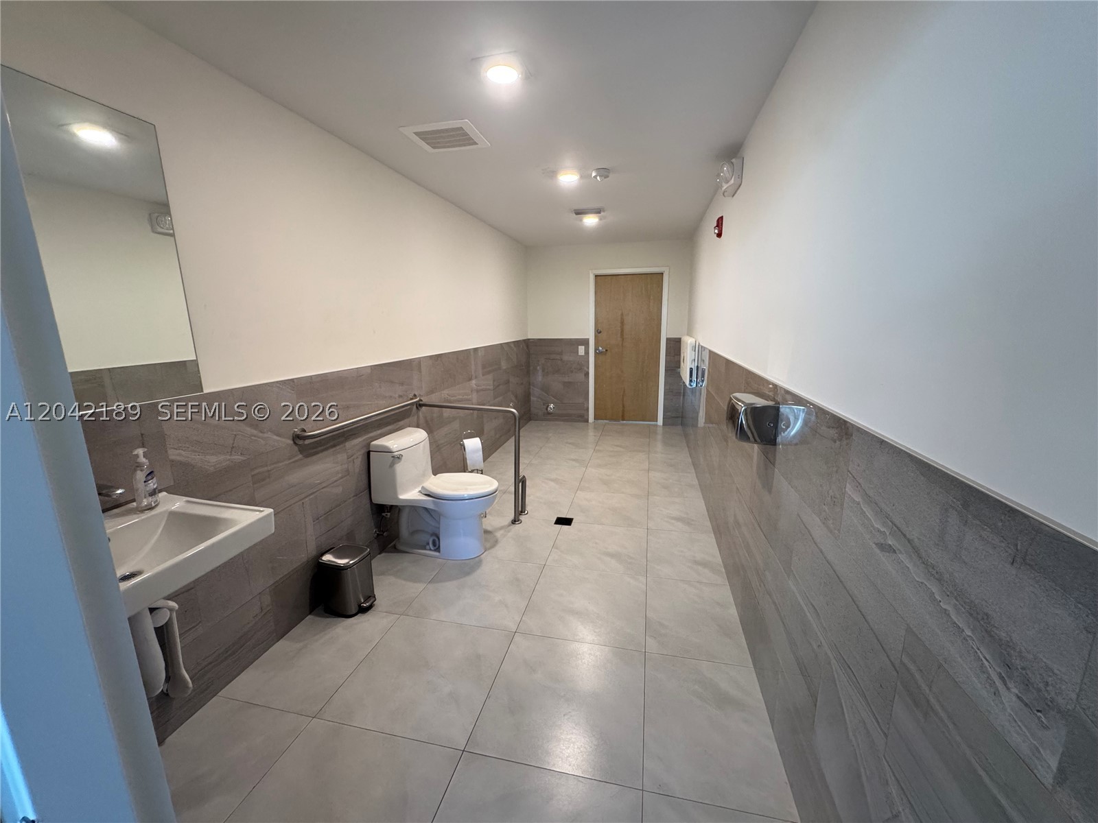 LEEWARD POINT CONDO - Residential Lease