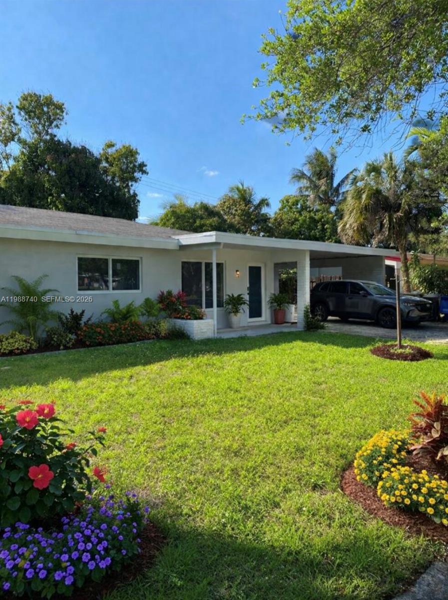 Spacious, brand-new, fully renovated home featuring 3 bedrooms and 2 full bathrooms. Modern kitchen equipped with high-quality appliances, a brand new independent laundry area, and premium finishes throughout. The property also includes a large backyard, perfect for outdoor enjoyment. Move-in ready with no improvements needed.