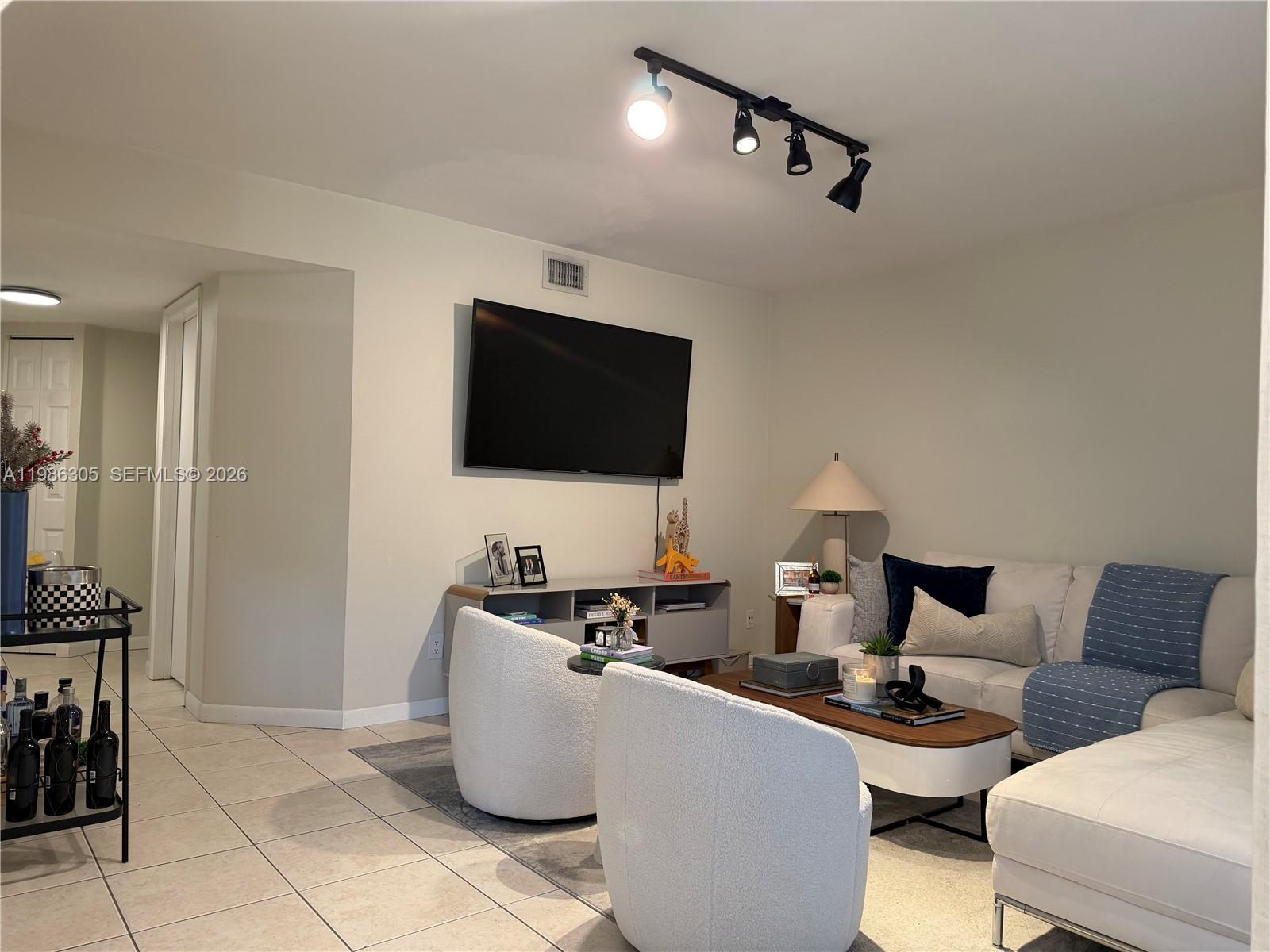 COLONNADES CONDO - Residential Lease