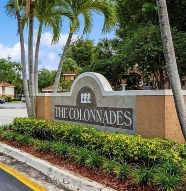 Spacious 1-bedroom, 1-bath unit at The Colonnades featuring ceramic tile flooring throughout and an open layout with separate living and dining areas. Kitchen in good condition with matching appliances and a full-size washer and dryer. Includes a spacious storage room inside the unit and one assigned parking space located directly in front of the residence.
Community amenities include a clubhouse, swimming pool, gym, and tennis court. Conveniently located near parks, shopping, dining, and major highways.
Property is currently owner-occupied and will be available on April 15, 2026. Easy to show; call listing agent.