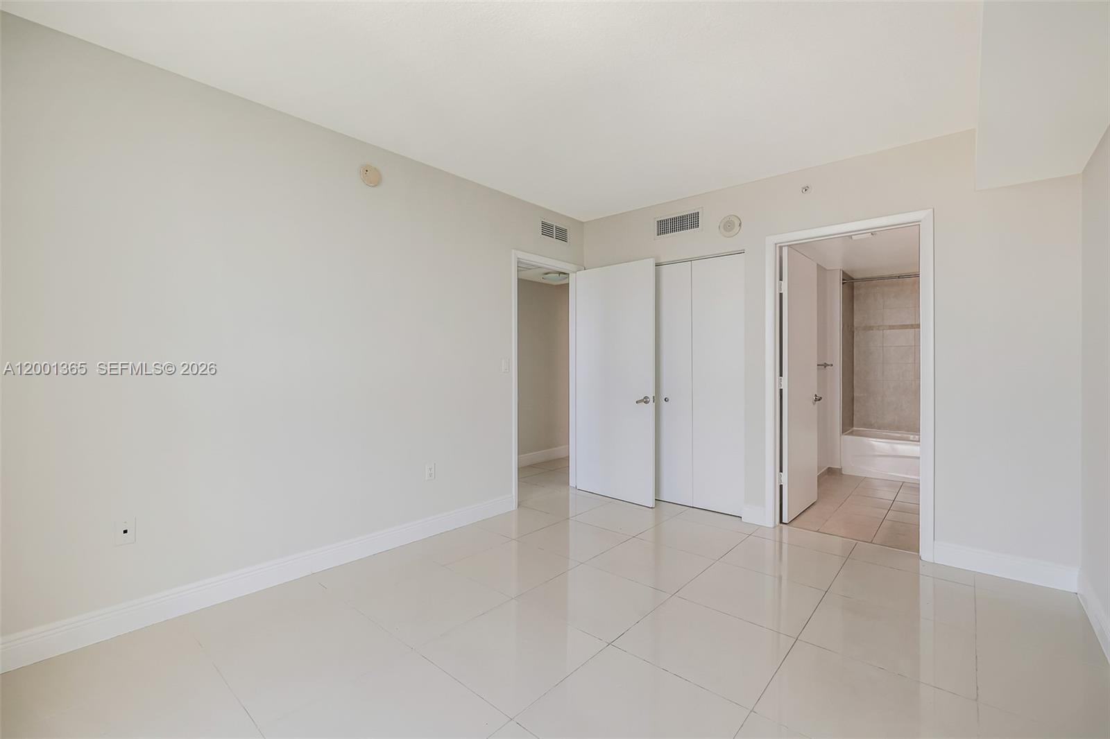 TERRAZAS RIVERPARK VILLAG - Residential