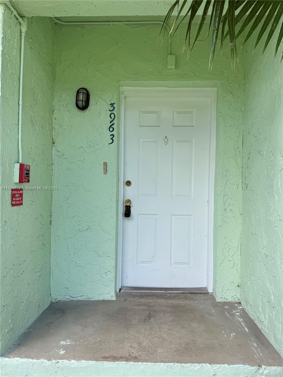 1 bed + 1 bath available for rent. First and security deposit required ONLY TWO MONTHS.