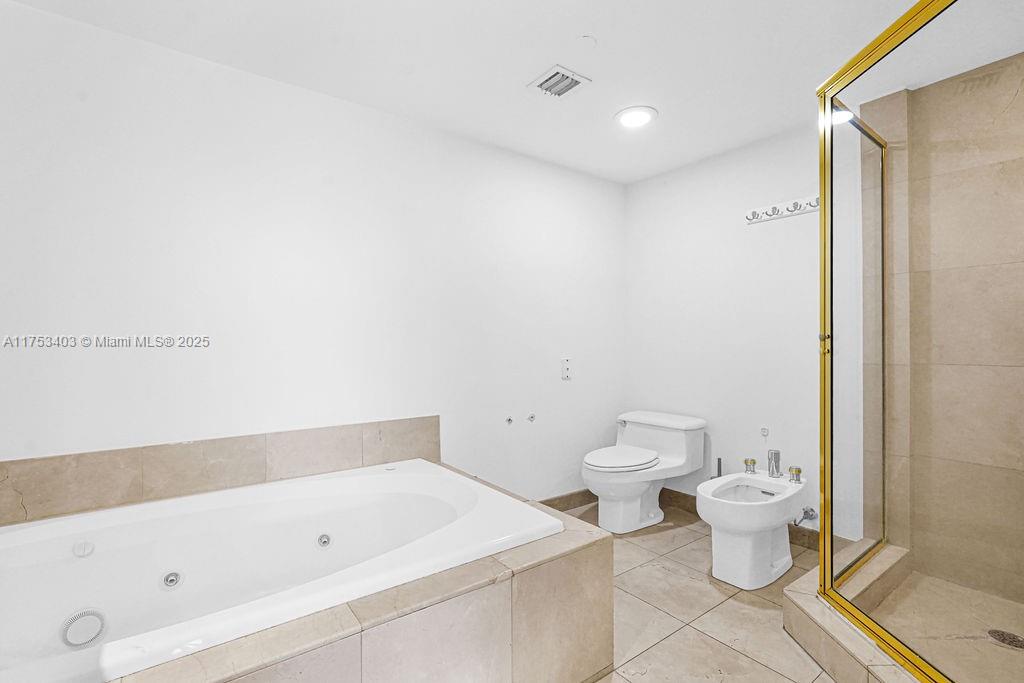 MIRAGE CONDO - Residential