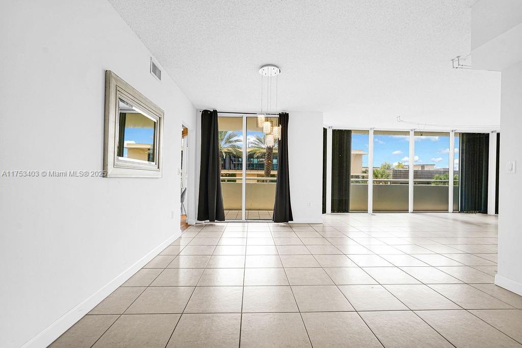 MIRAGE CONDO - Residential
