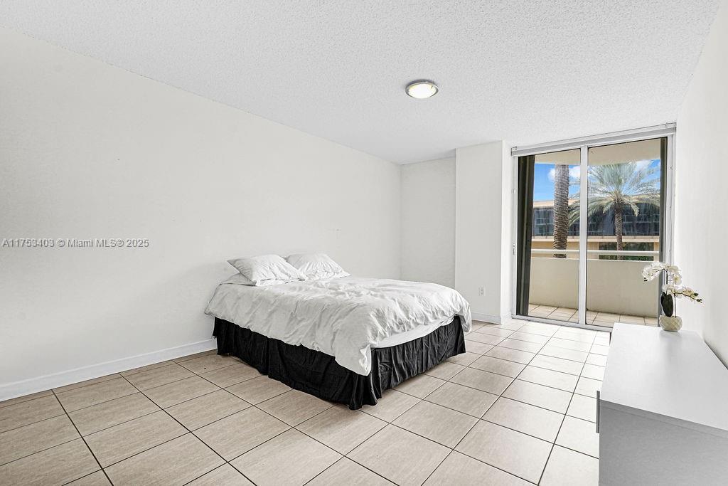 MIRAGE CONDO - Residential