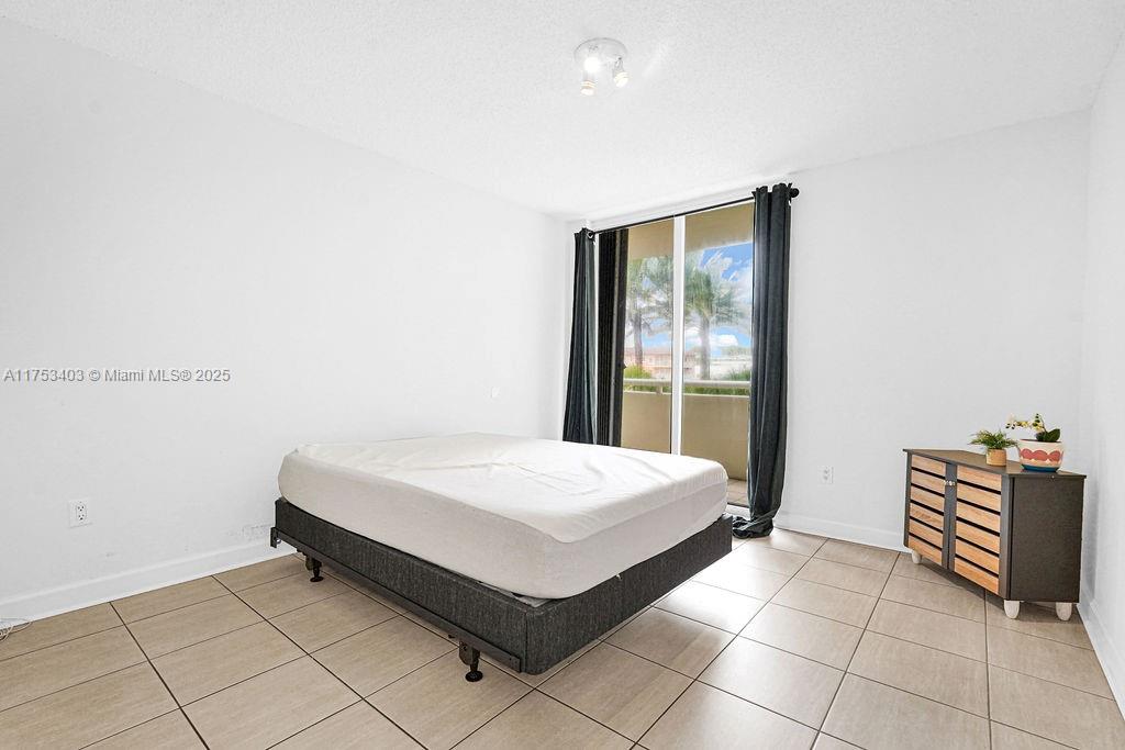 MIRAGE CONDO - Residential