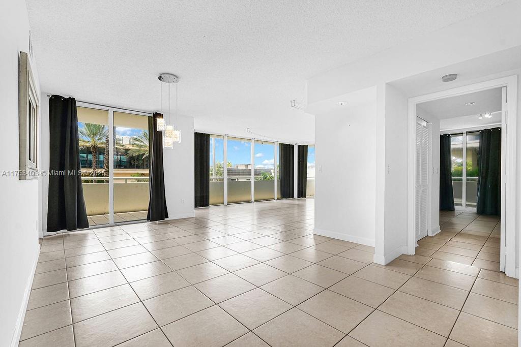 MIRAGE CONDO - Residential