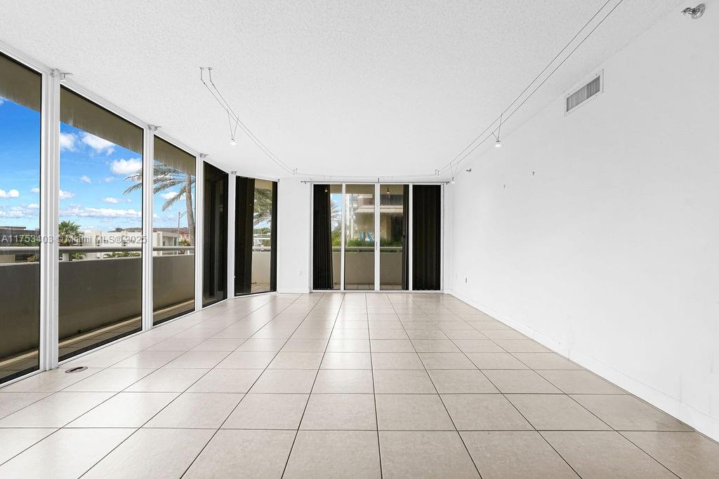 MIRAGE CONDO - Residential