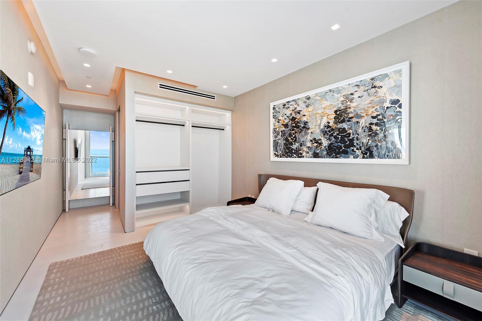 CONTINUUM ON SOUTH BEACH - Residential