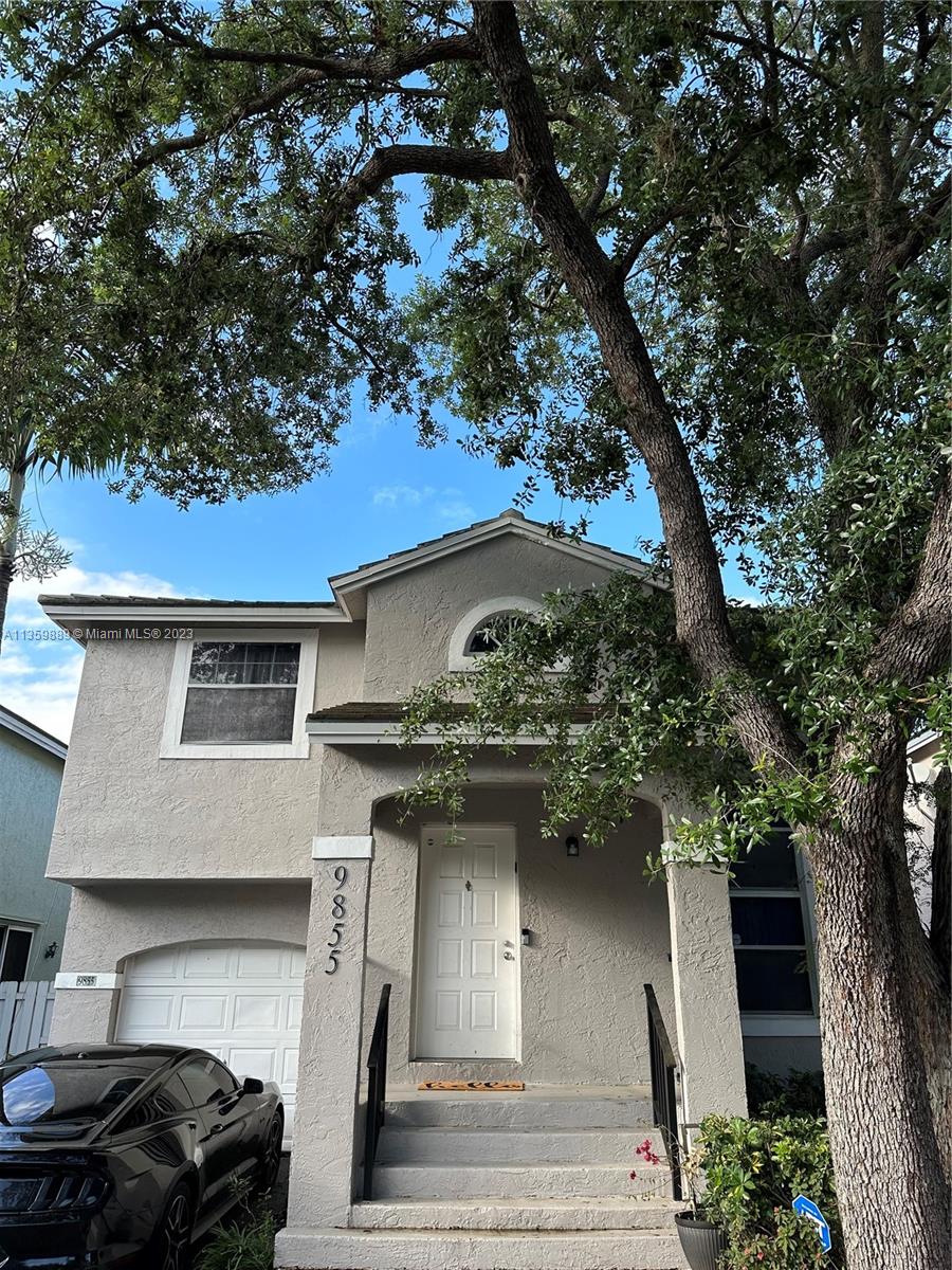 This property is in the community of Quatraine III located in the desirable area of Plantation. The home features 3 bedrooms and 2.5 bathrooms, vaulted sealings. Kitchen has stainless steel appliances, wood cabinets and tiled downstairs. The master suite features a large walk-in closet. This house has lots of storage space and a screened patio, washer, dryer and a one car garage. The lake located in the rear of the house has a spectacular tranquil relaxing feeling. Easy access to all major highways, hospitals, restaurants, and many more amenities.