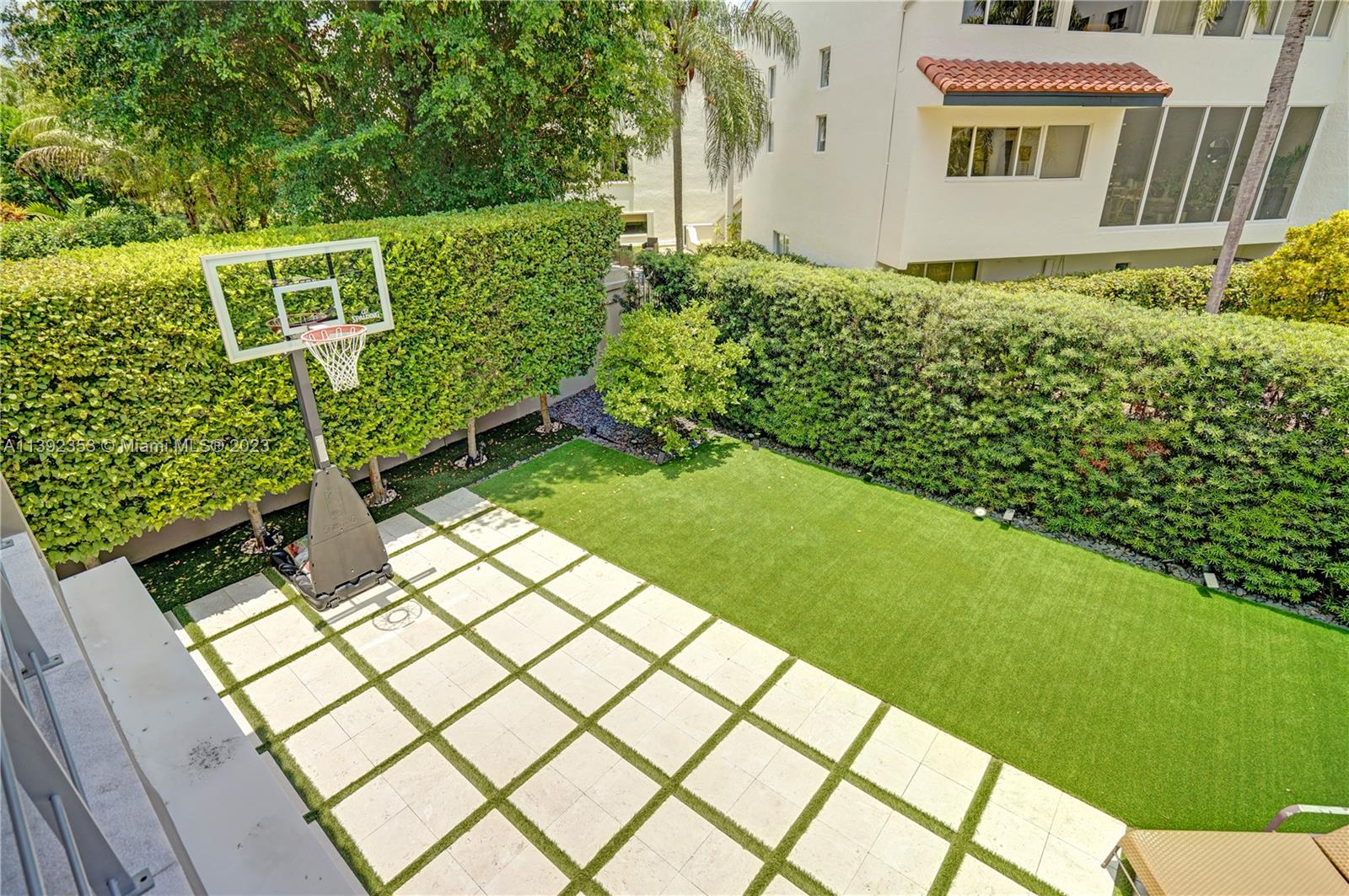 BAYSHORE VILLAS - Residential