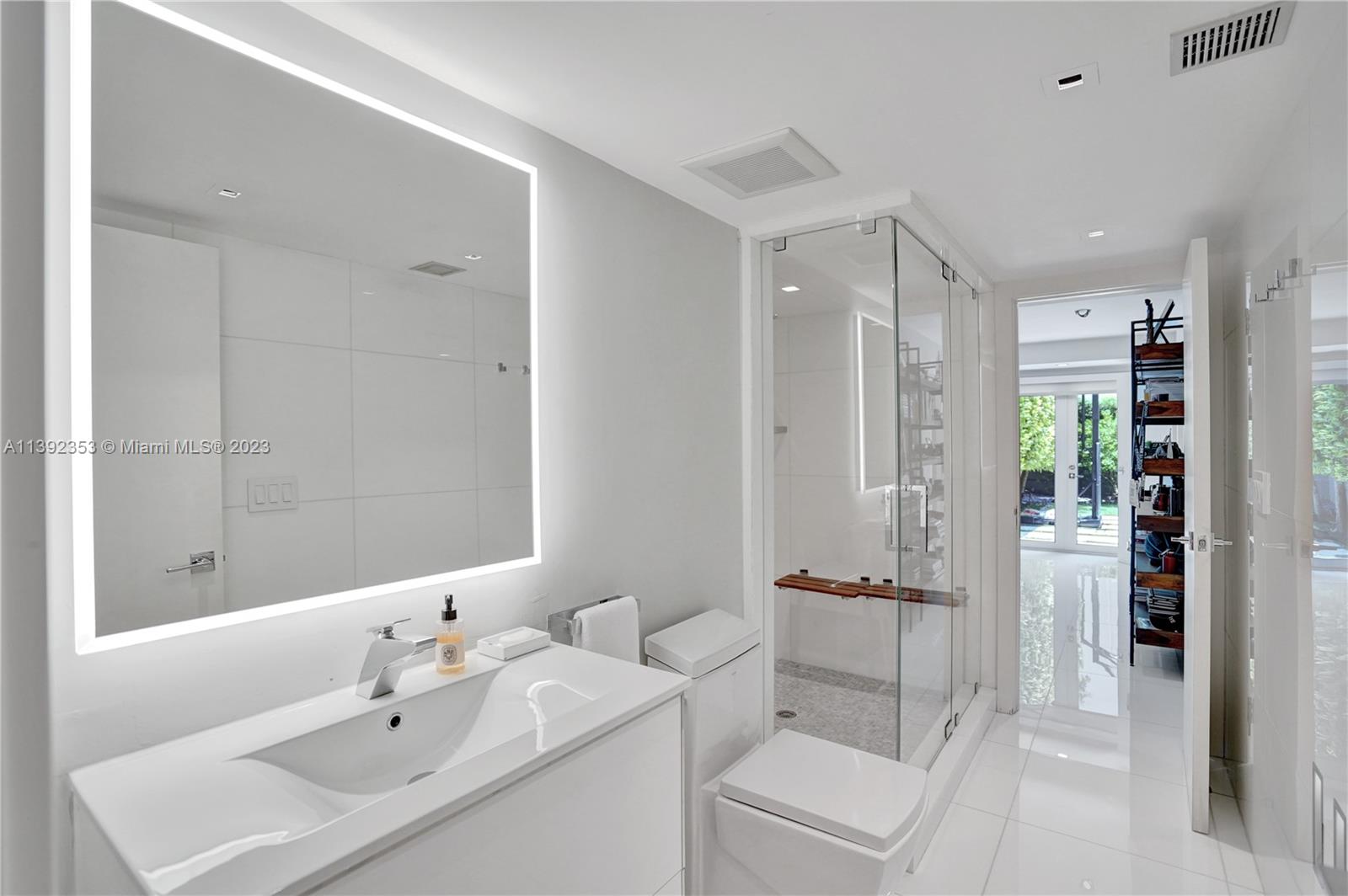 BAYSHORE VILLAS - Residential