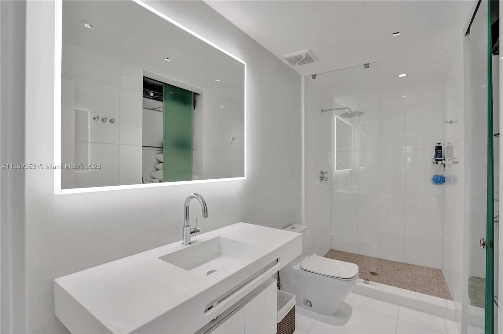 BAYSHORE VILLAS - Residential