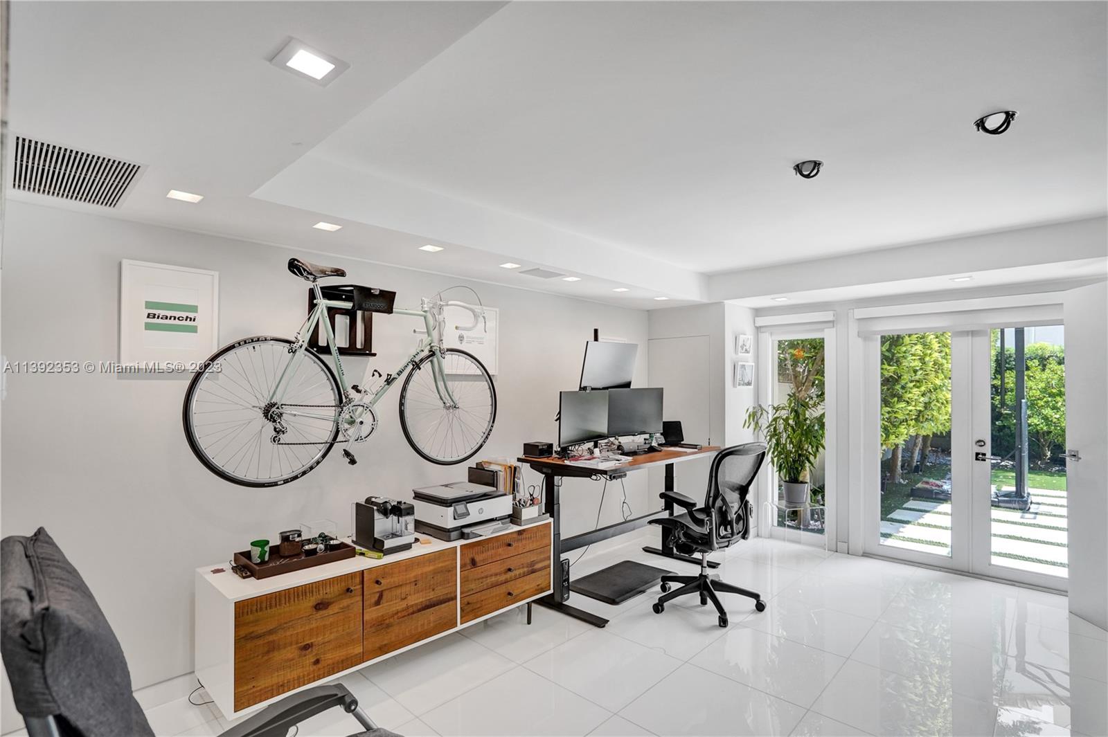 BAYSHORE VILLAS - Residential