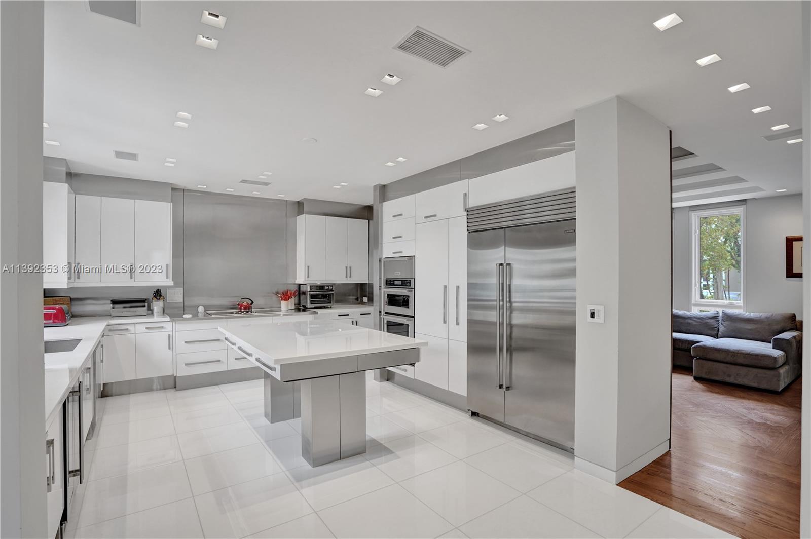 BAYSHORE VILLAS - Residential
