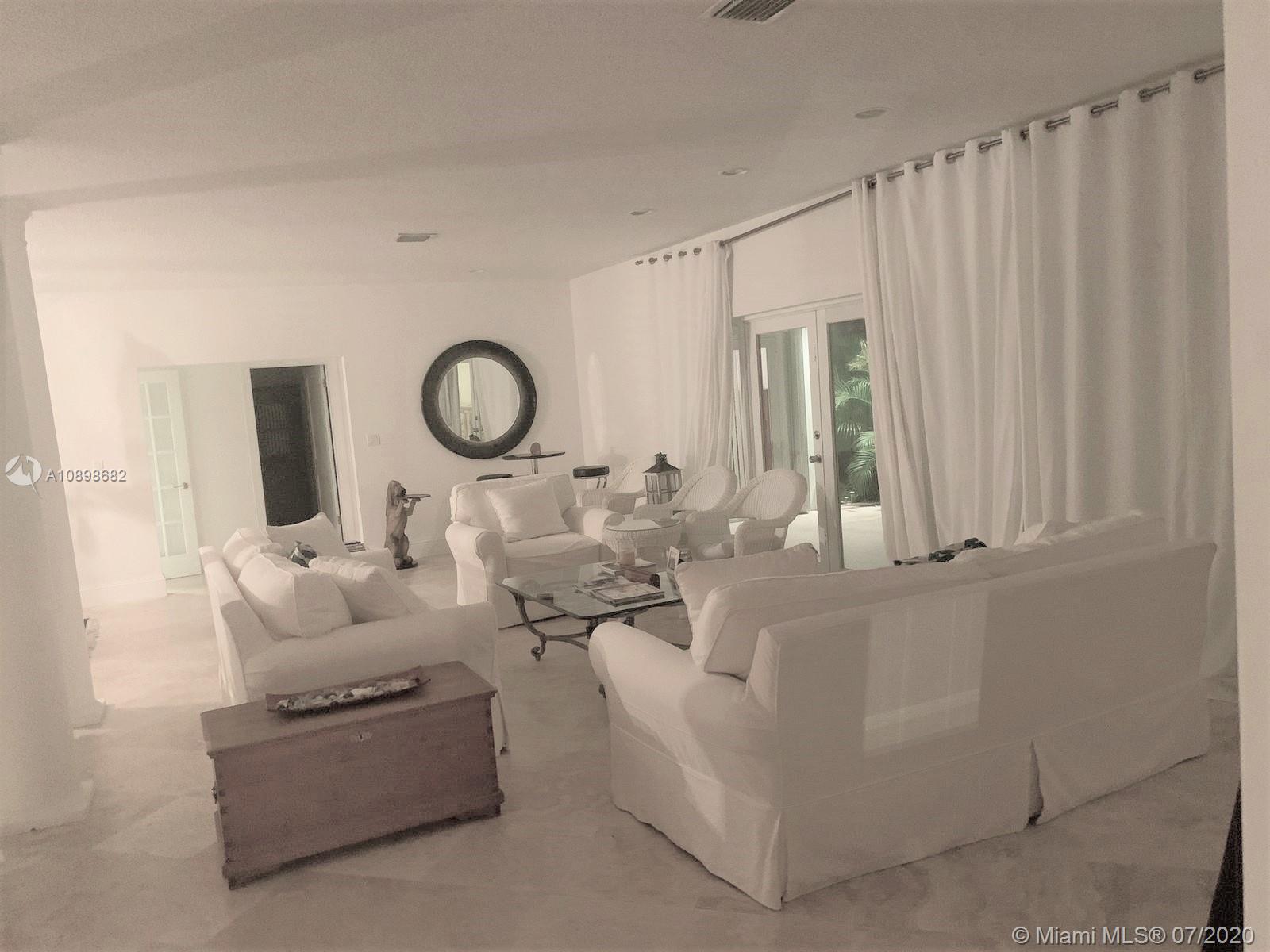 GOLDEN BEACH SEC E - Residential