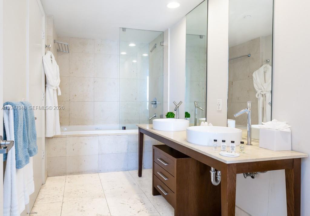 ICON BRICKELL CONDO NO 3 - Residential