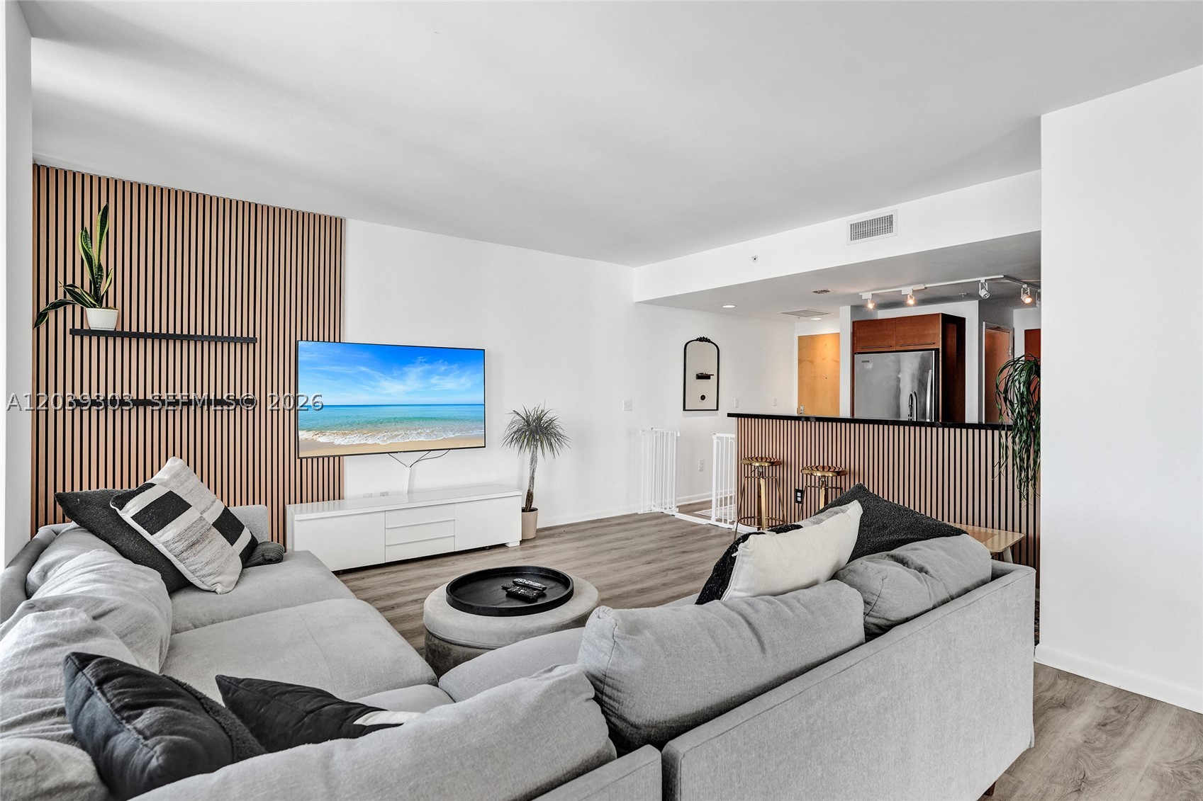 VIZCAYNE NORTH CONDO - Residential