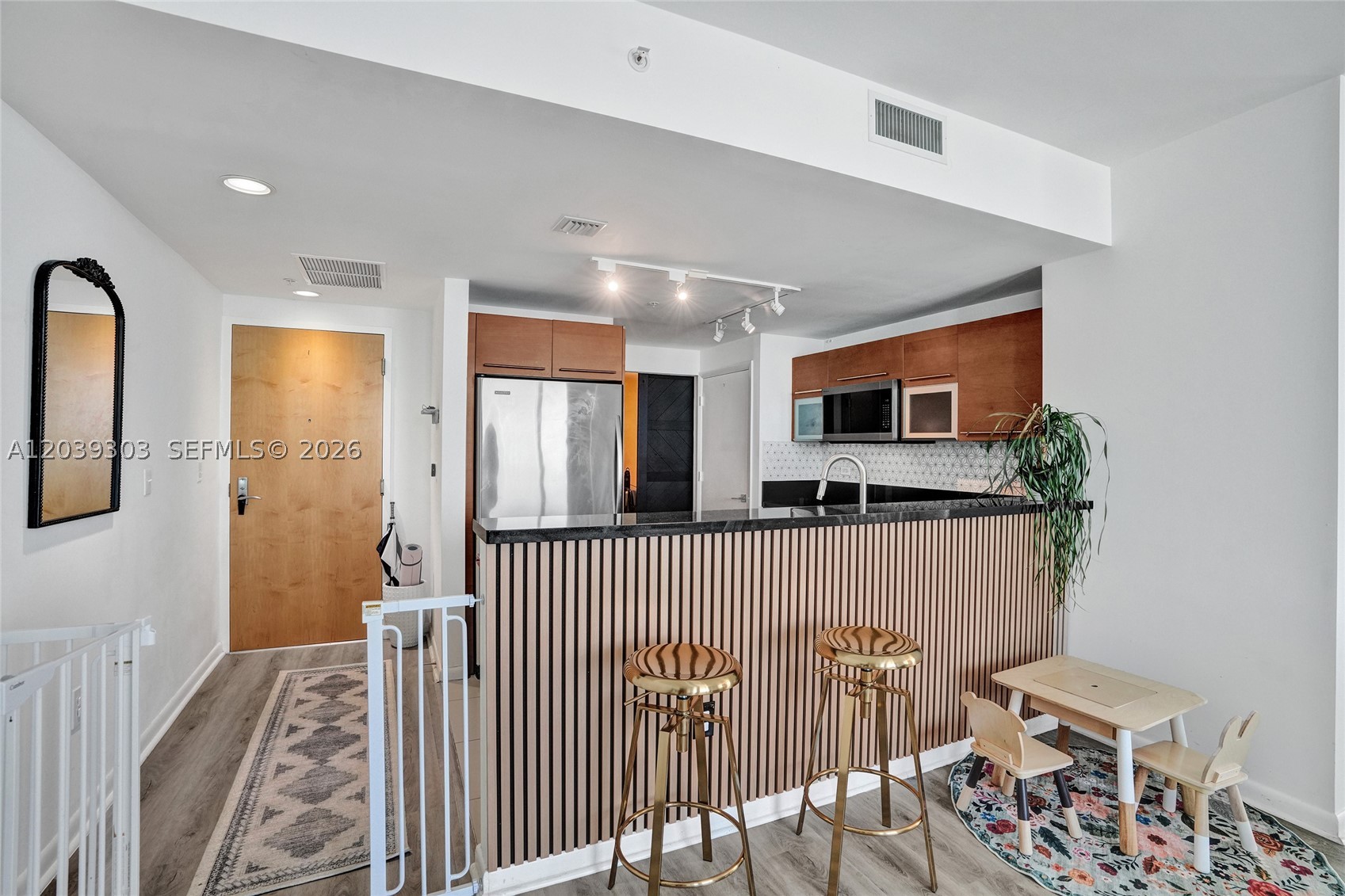 VIZCAYNE NORTH CONDO - Residential