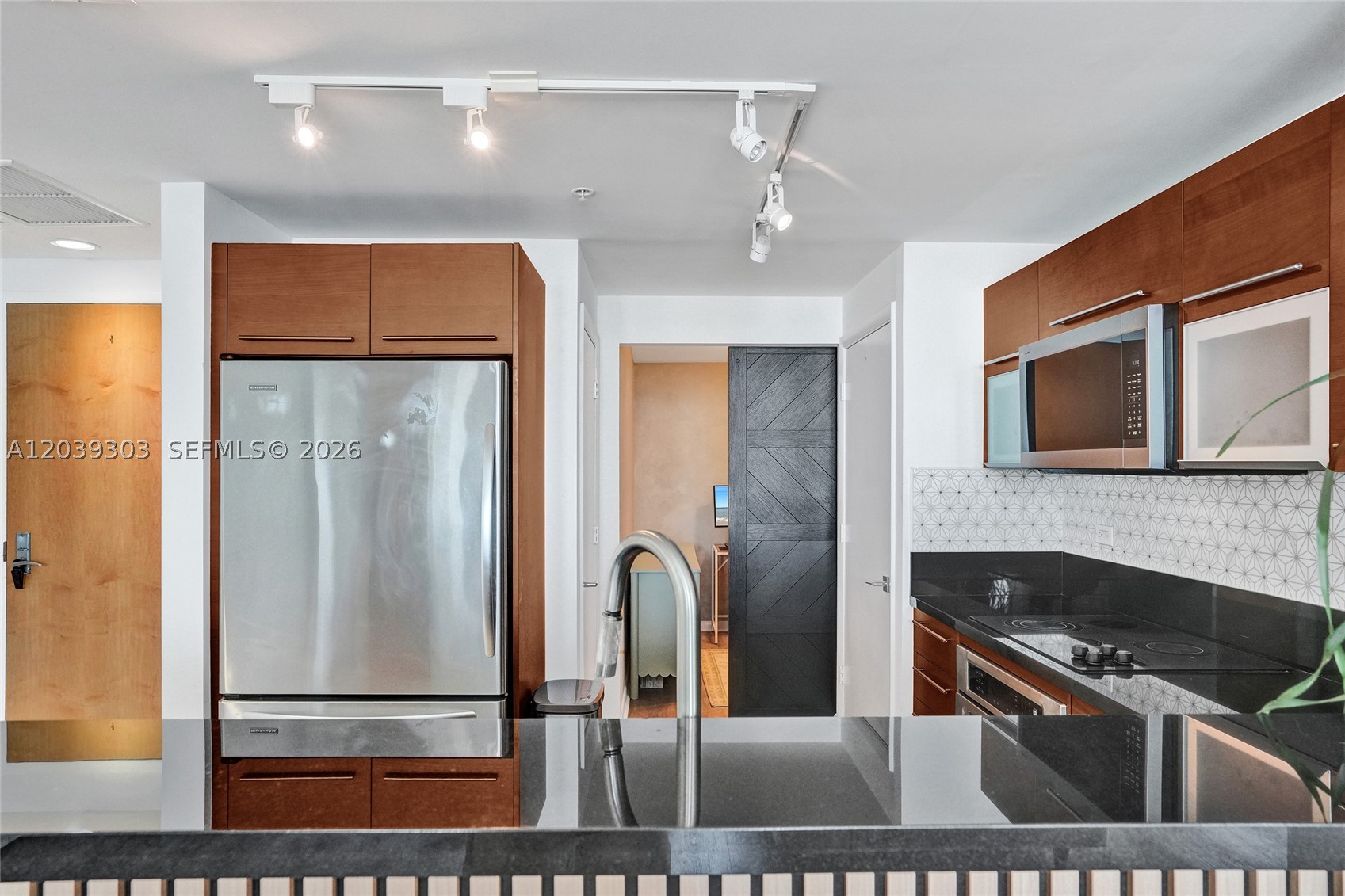 VIZCAYNE NORTH CONDO - Residential